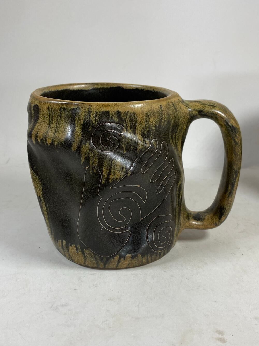 Mara Stoneware Hand with Swirl Mug 20oz